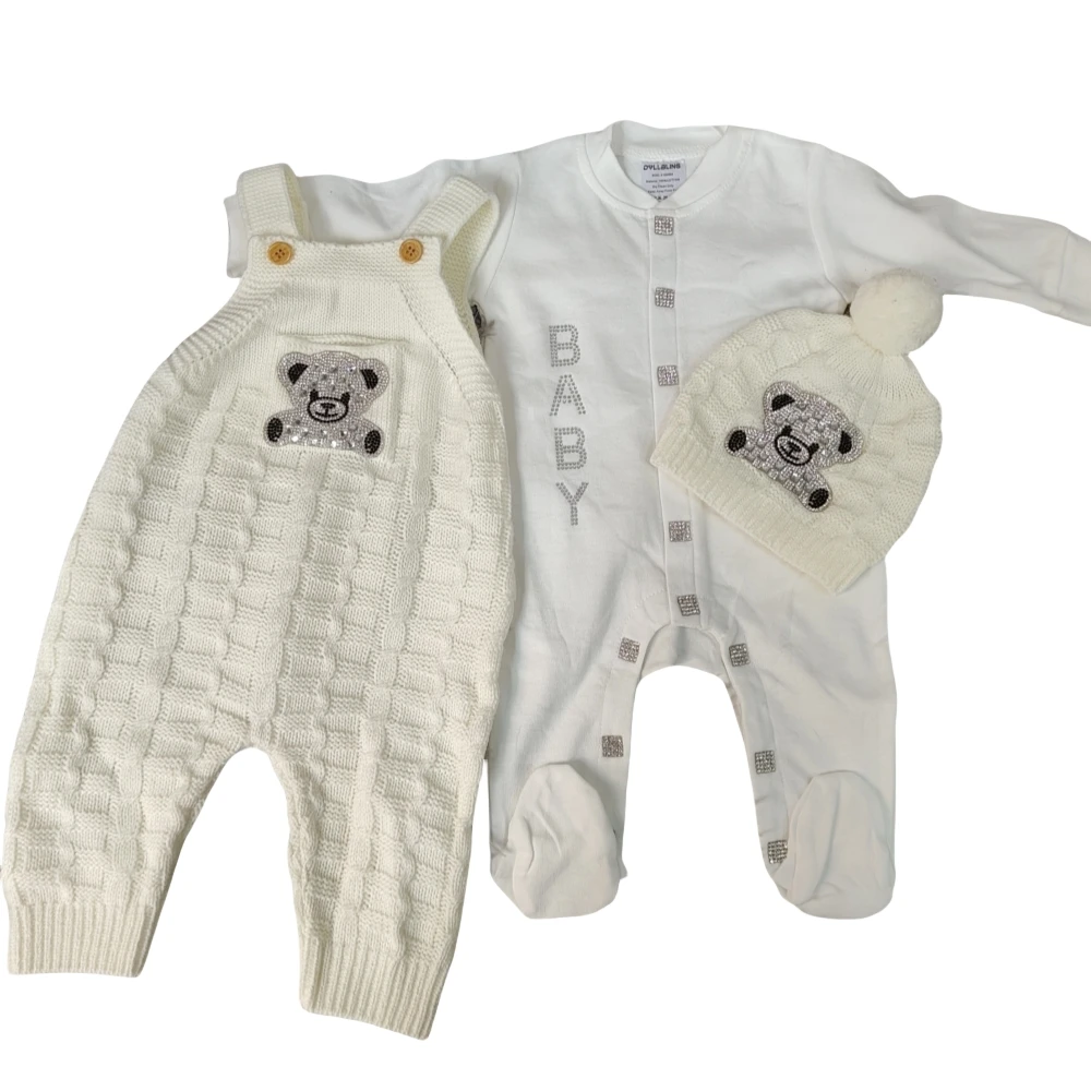 Conjunto de punto de bebé crema con mono y gorro de oso peluche suave