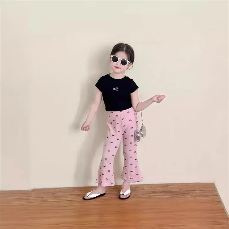 Pantalones incluidos en el pack