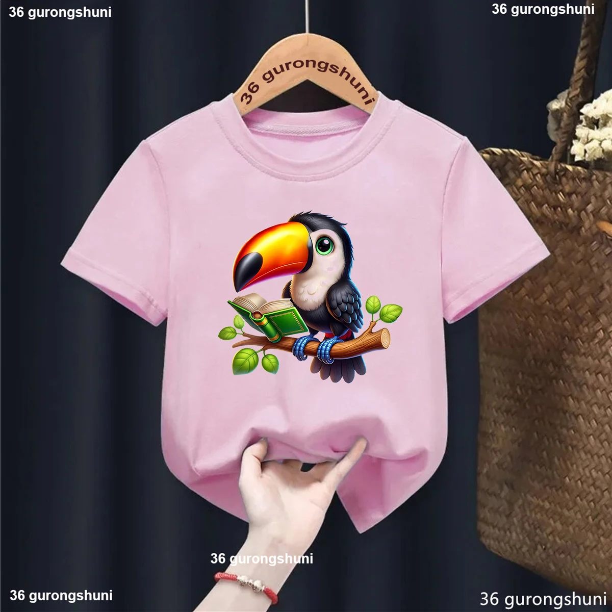 Camiseta infantil en contexto de juego