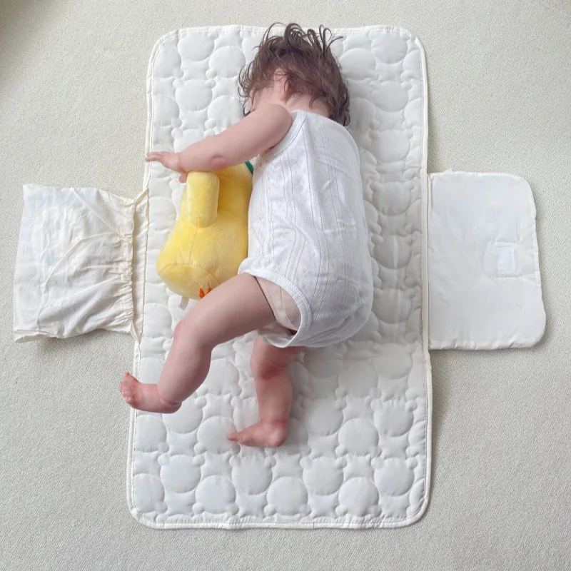 Funda cambiador portátil bebé – Diseño oso beige plegable - imagen 3