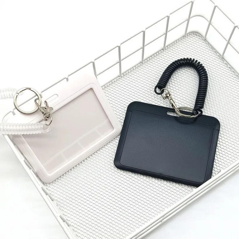 Funda negra con ventana transparente mostrando la tarjeta dentro