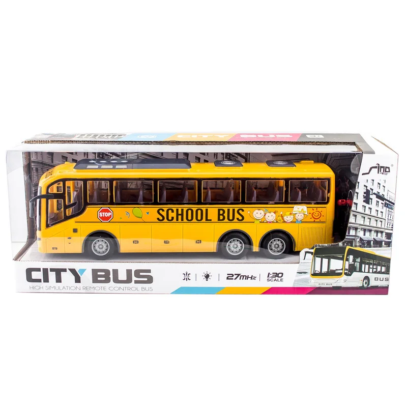 Autobús RC en acción sobre superficie
