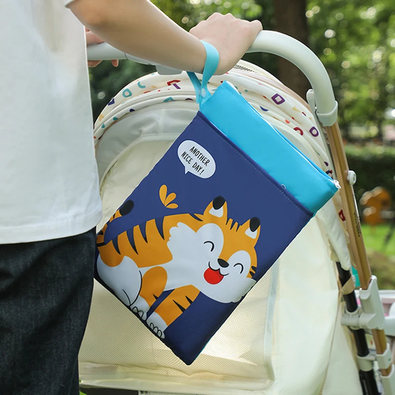 Bolsa impermeable para pañales con diseño infantil