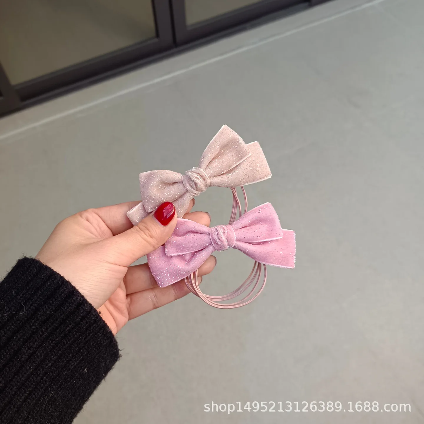 Diadema rosa de terciopelo con lazo plateado, goma elástica - imagen 3