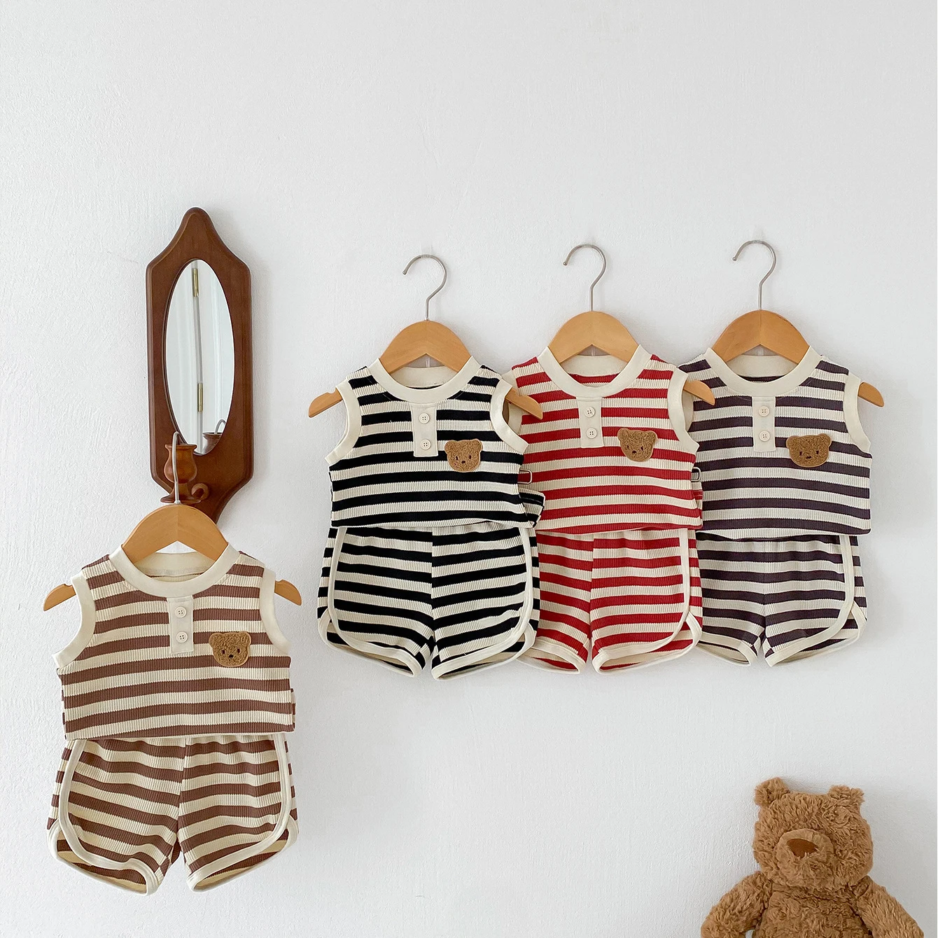 MILANCEL Conjunto bebé camiseta sin mangas y pantalón corto oso gofre - imagen 2