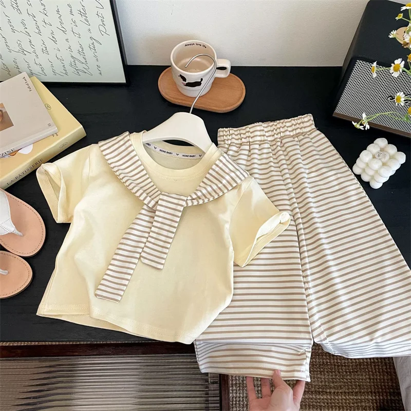Conjunto de verano para niña a rayas: camiseta y pantalón - imagen 2