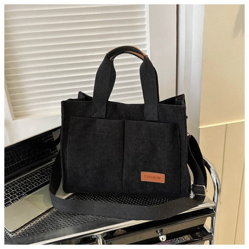 Bolso bandolera de pana con correa ajustable y compartimentos - imagen 4