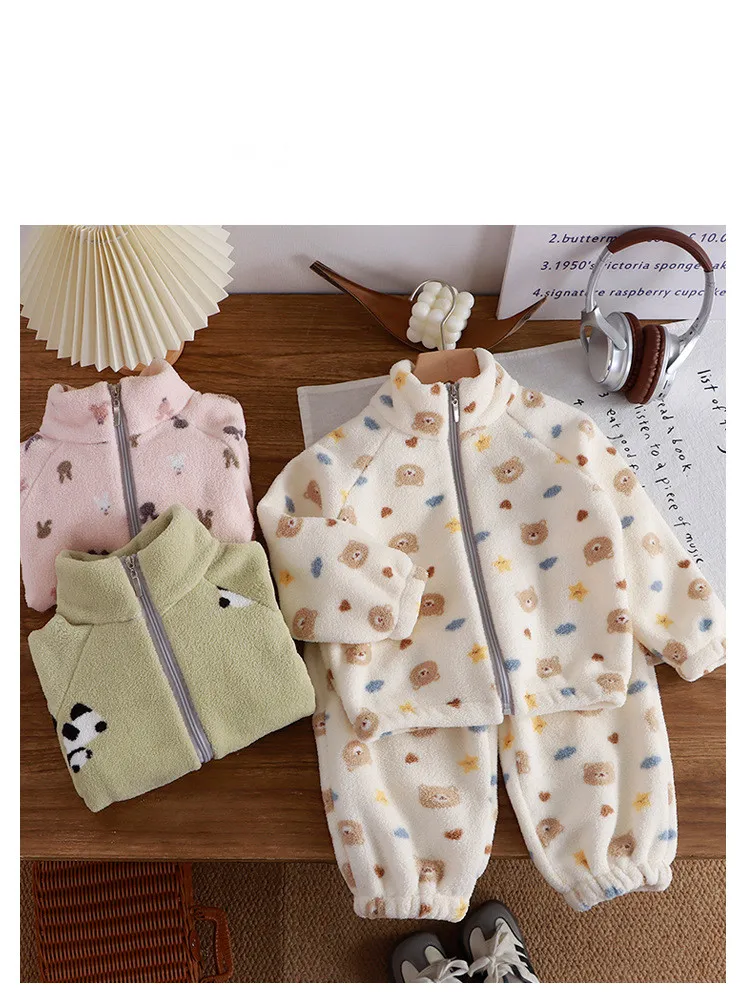 Conjunto de felpa con diseño de dibujos animados coreanos