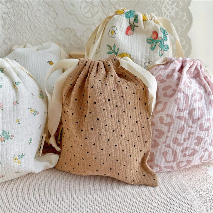 Bolsa porta pañales de algodón natural con cordón arcoíris práctica - imagen 2