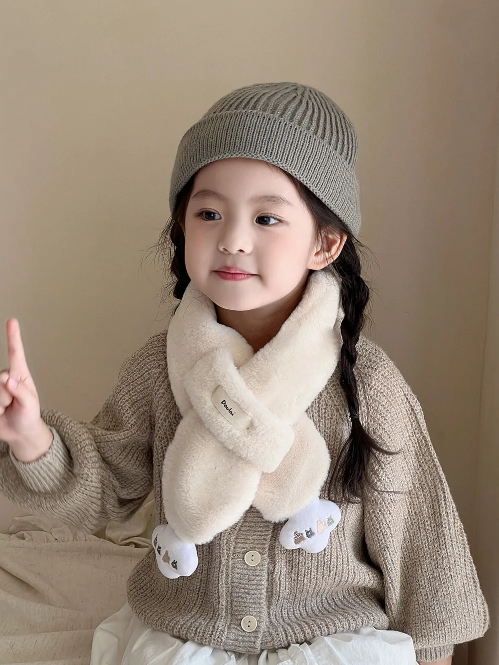 Bufanda combinada con abrigo infantil