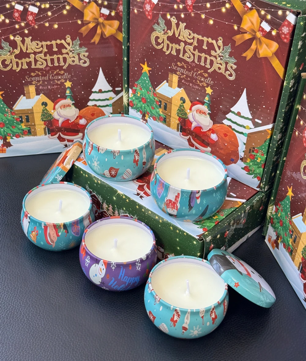 Decoración navideña con velas para ambiente festivo