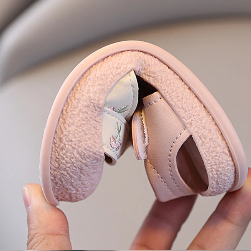Sandalias de verano para niña con suela flexible y lazo - imagen 4