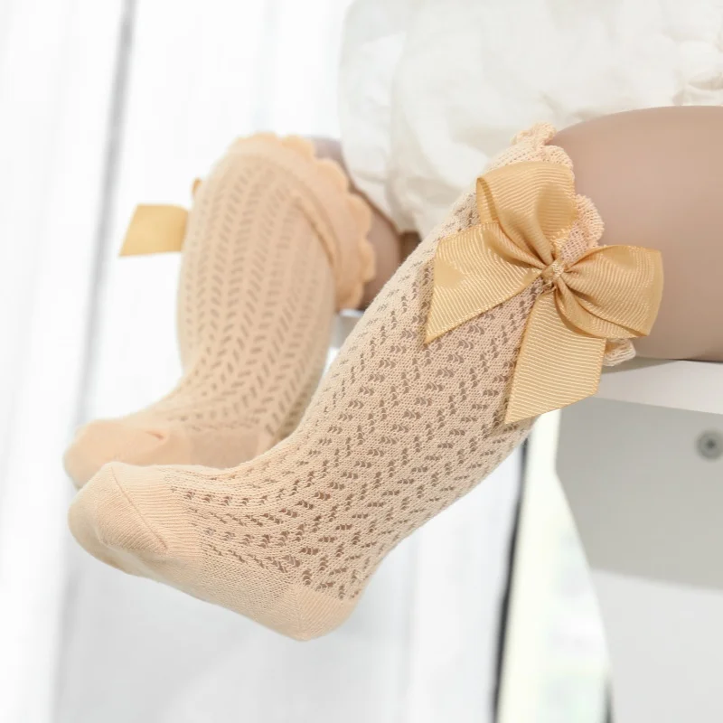 Calcetines altos de bebé niña de malla fina de verano con lazo grande - imagen 2