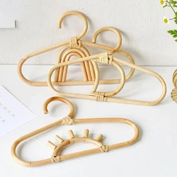 Perchas infantiles de pared Kinderen con luna y arcoíris