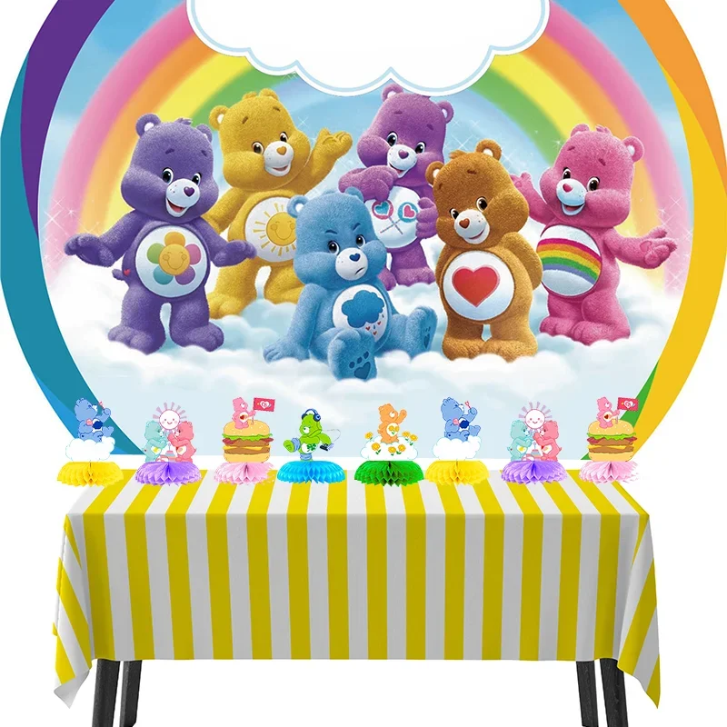 Conjunto de cinco decoraciones colocadas en mesa de fiesta