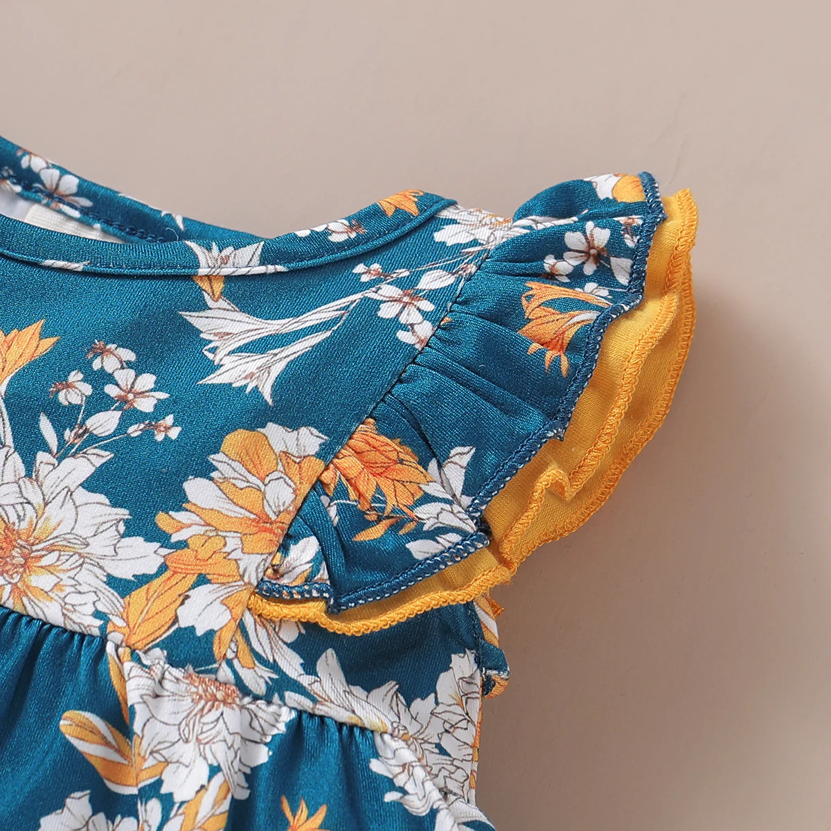 Conjunto veraniego niña con camiseta floral y leggings lisos - imagen 3