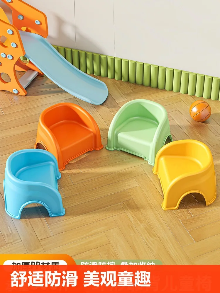 Taburete infantil de plástico con respaldo antideslizante para comedor - imagen 3