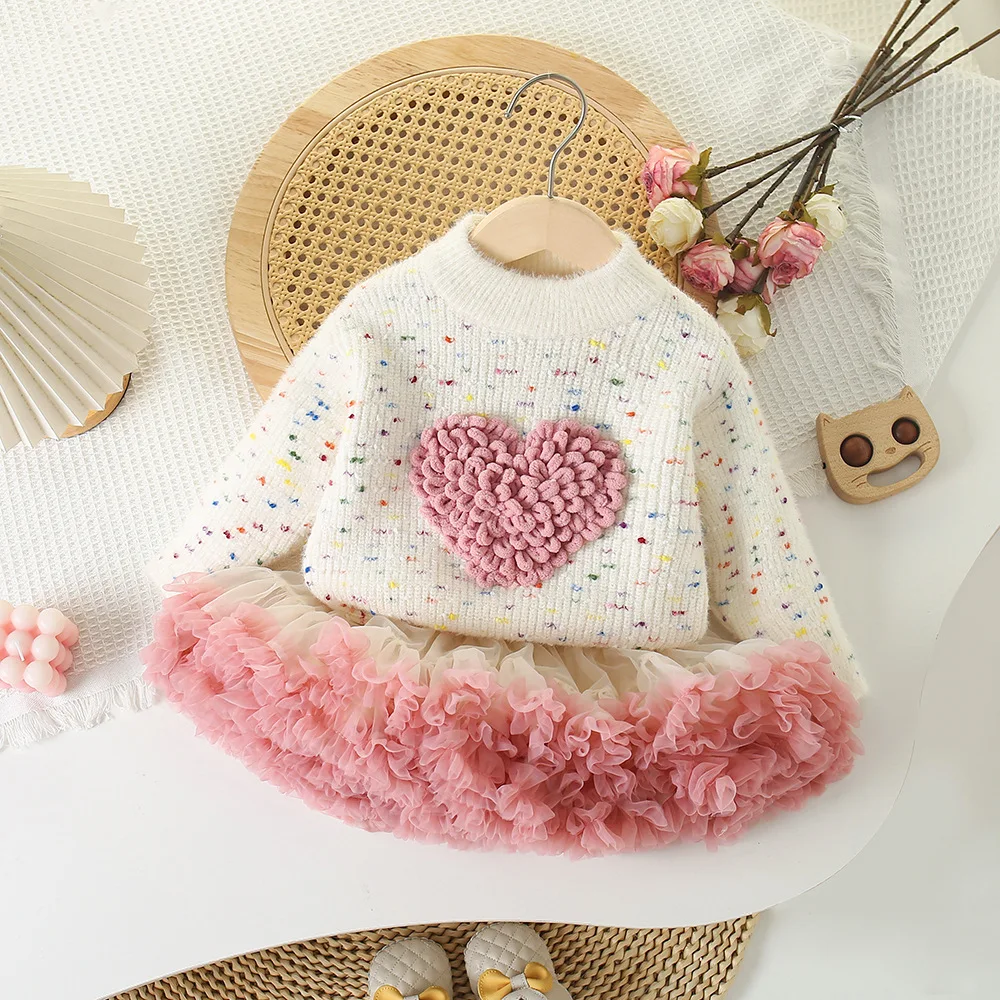 Conjunto suéter con corazón tridimensional y falda de tul para niña - imagen 5