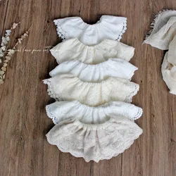 Babero elástico vintage bordado francés para niñas con encaje