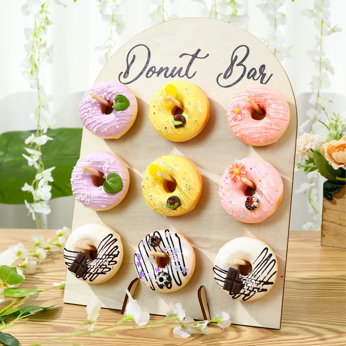 Soporte donut en mesa de celebración