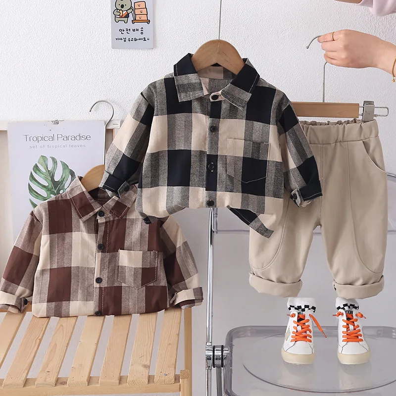 Estilo casual de entretiempo para niños