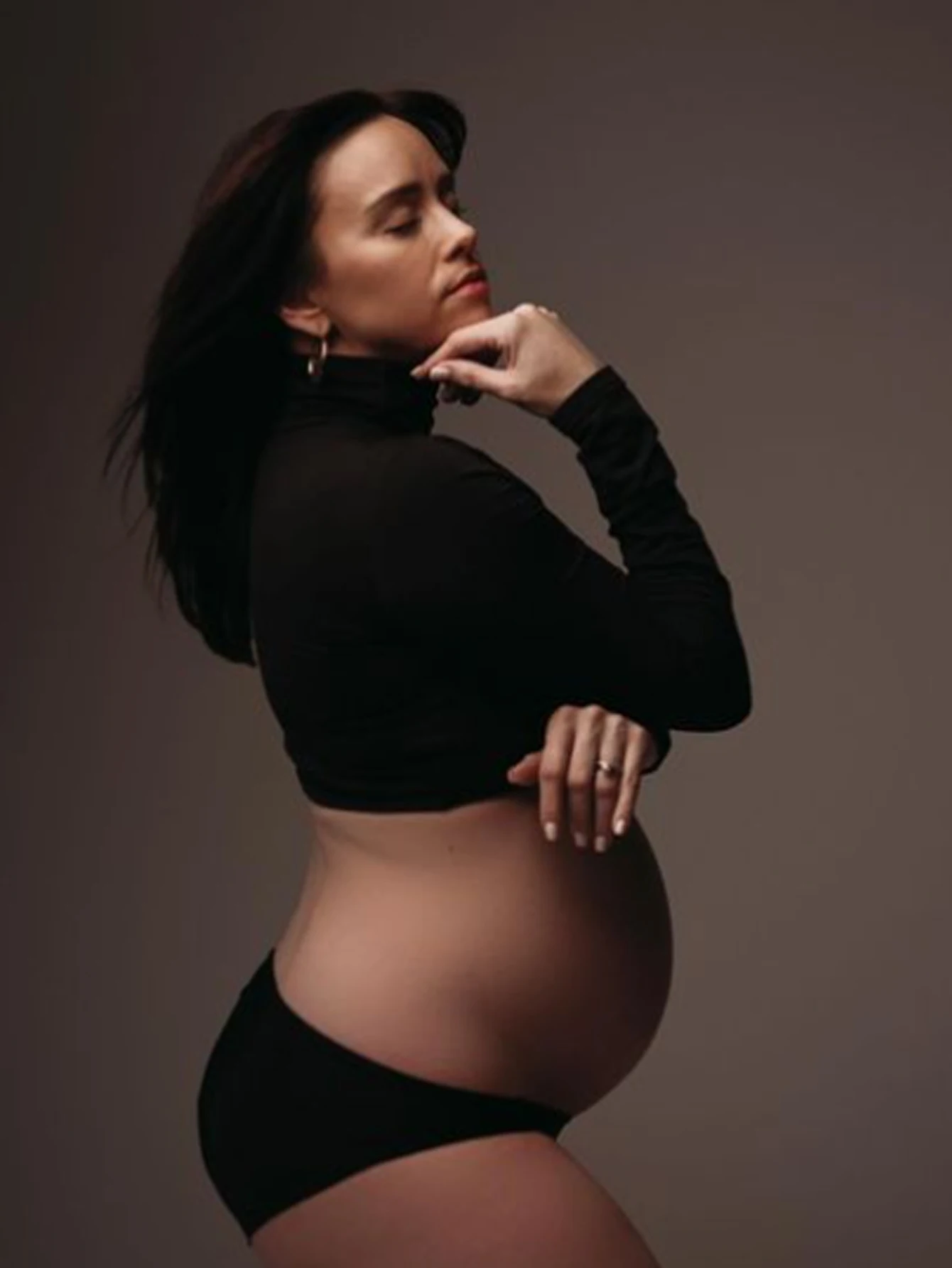 Estilo de capa para look de maternidad y moda urbana
