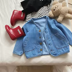 Chaqueta vaquera infantil de primavera con botones y cárdigan
