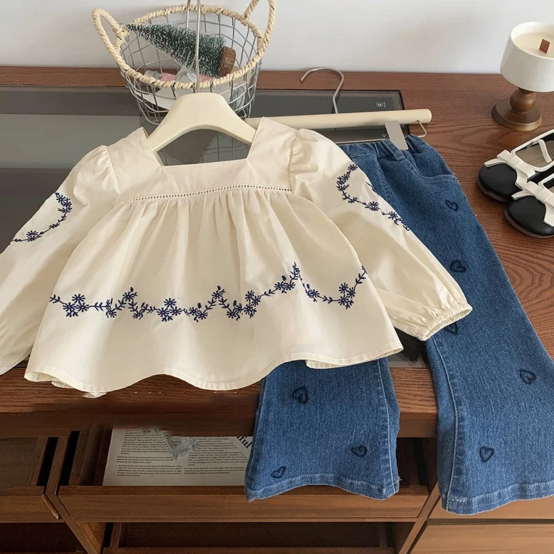 MILANCEL Conjunto niña blusa cuello cuadrado bordado y vaqueros corazón