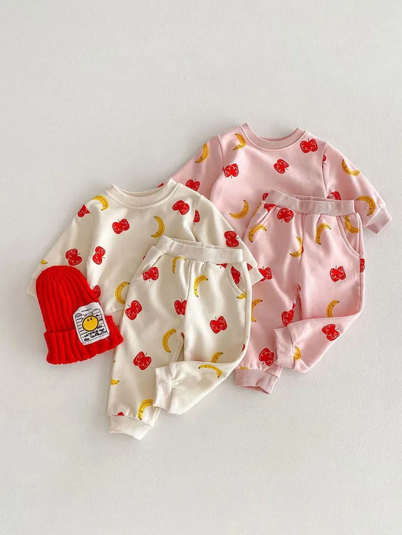Conjunto completo visto de cuerpo entero