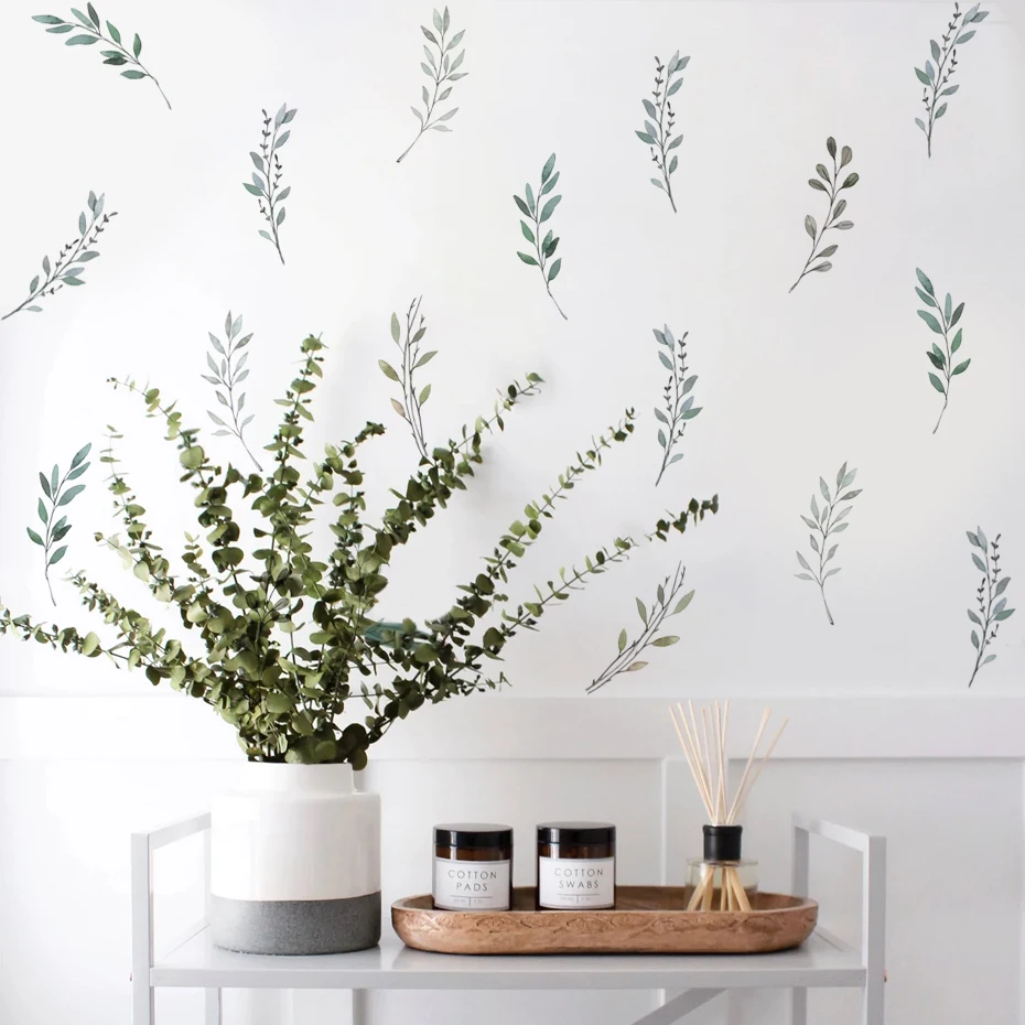 Ejemplo de decoración en salón con ramas verdes