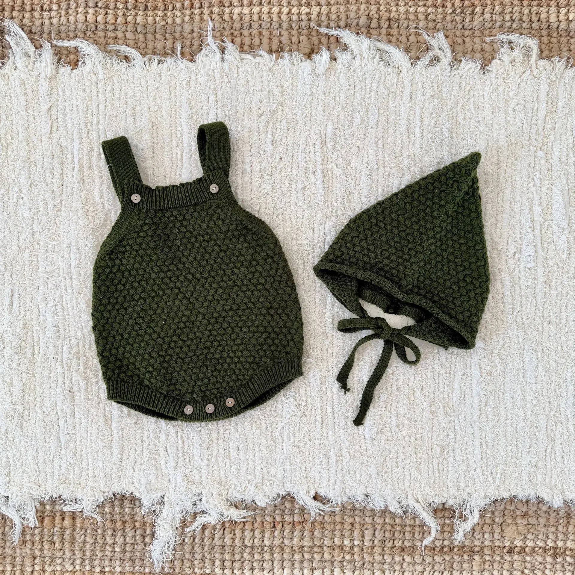 Mono de punto para bebé con gorro – Traje de graduación - imagen 4