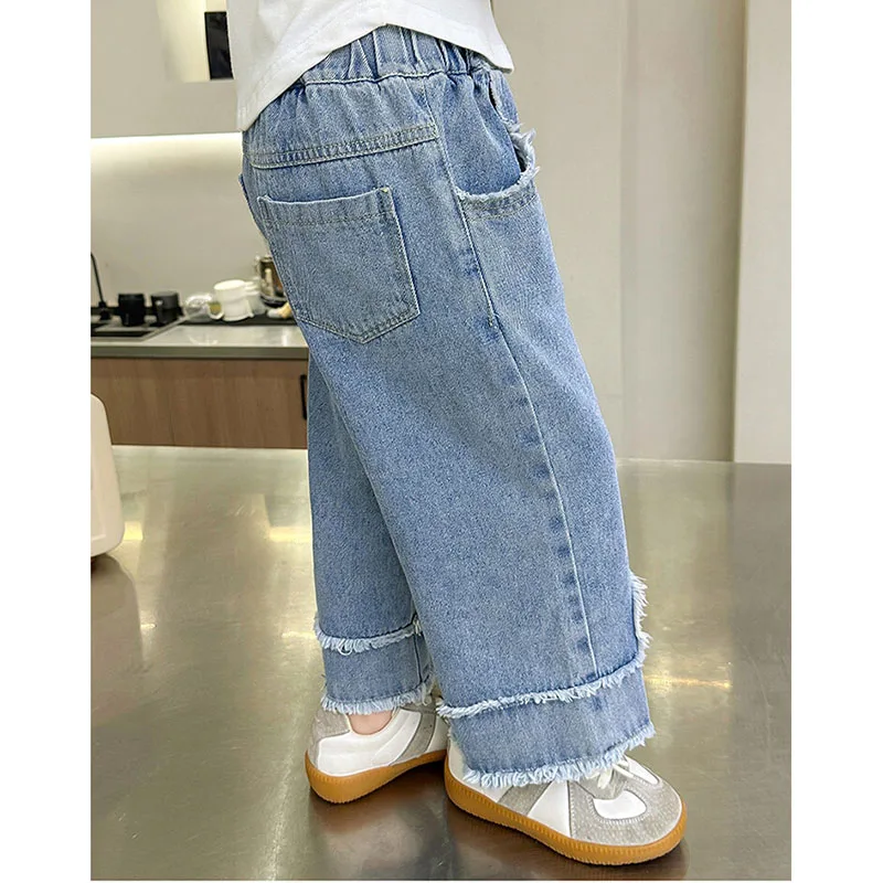 Vaqueros bordados para niña – Estilo floral con corazones