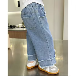 Vaqueros bordados para niña – Estilo floral con corazones