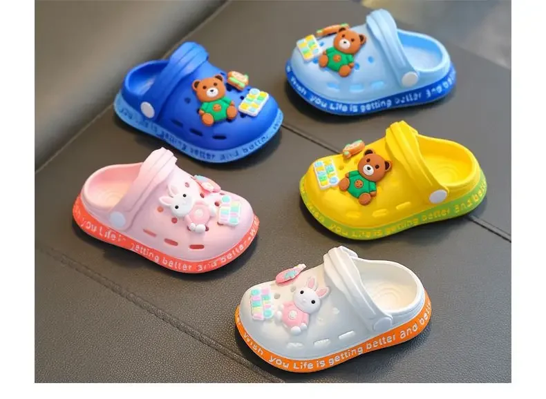 Zapatillas infantiles con dibujo animado colorido