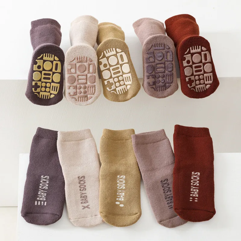 Calcetines de felpa antideslizantes para bebés y niños – Invierno - imagen 2