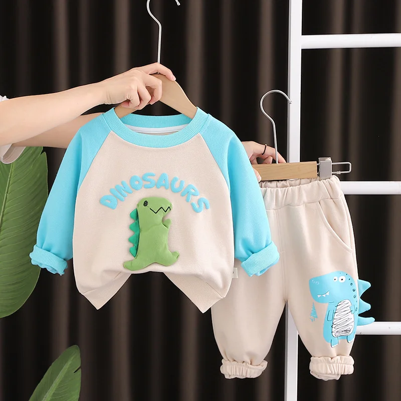 Conjunto infantil de primavera para niño: camiseta y pantalón - imagen 2