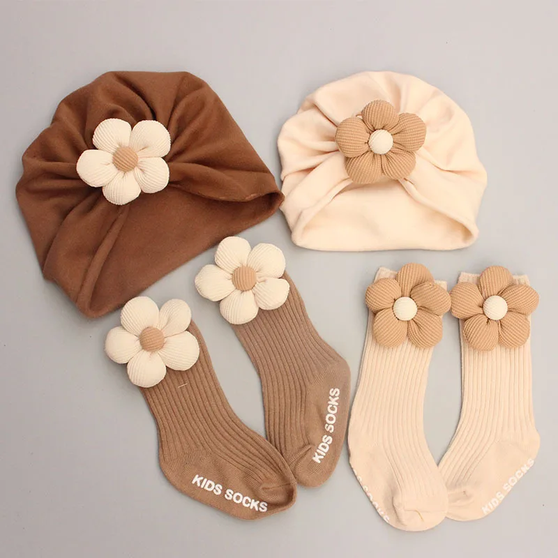 Gorro y calcetines florales para bebé Recién nacido