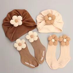 Gorro y calcetines florales para bebé Recién nacido