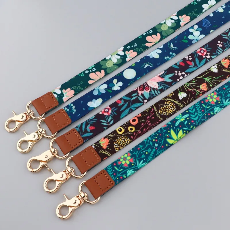 Cordón resistente con acabado decorativo en flores