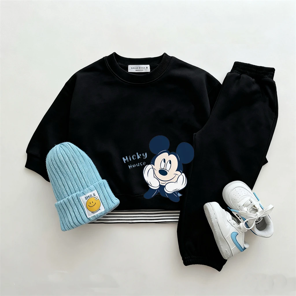 Detalle del estampado del personaje Disney en la sudadera infantil