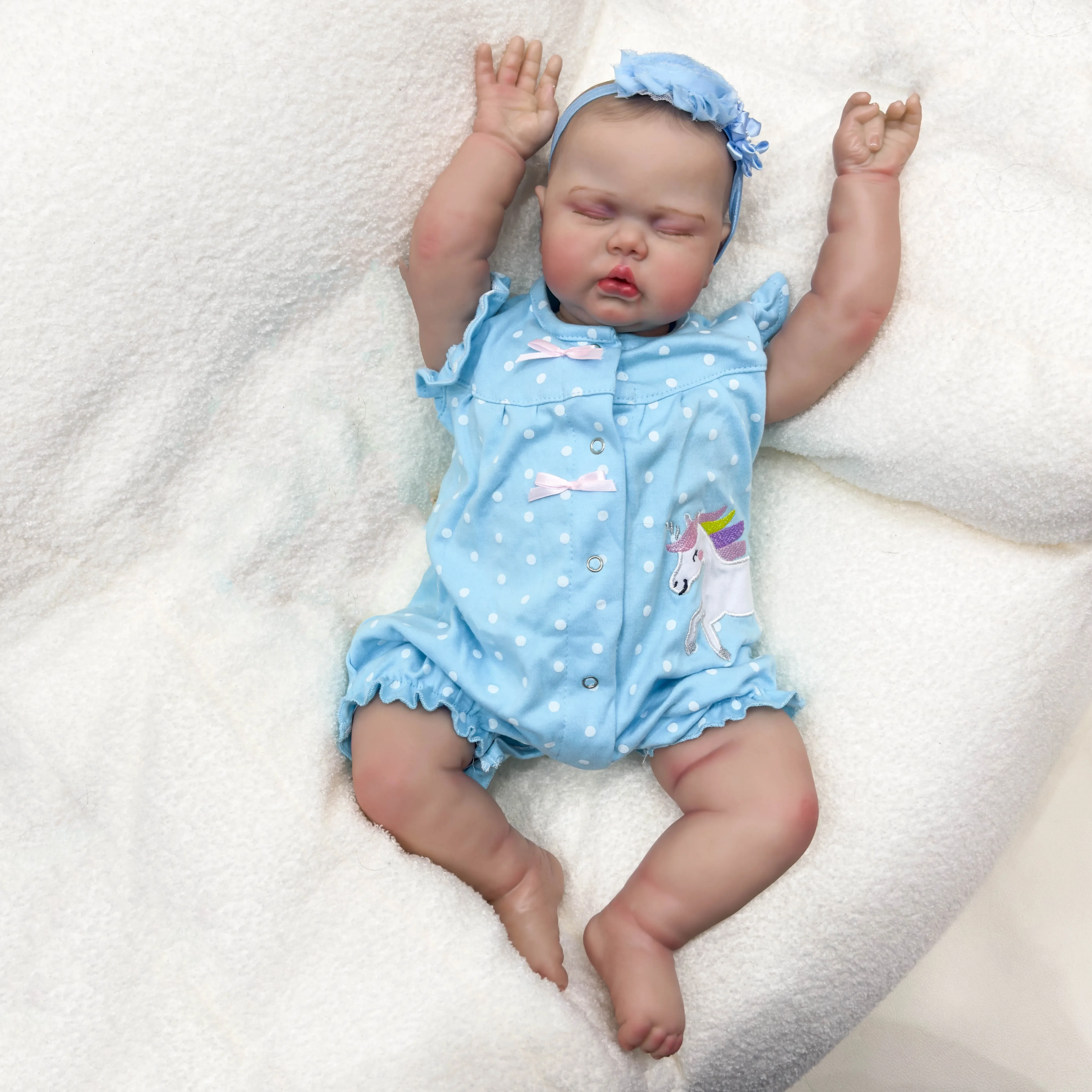 Bebé Reborn durmiendo con look realista