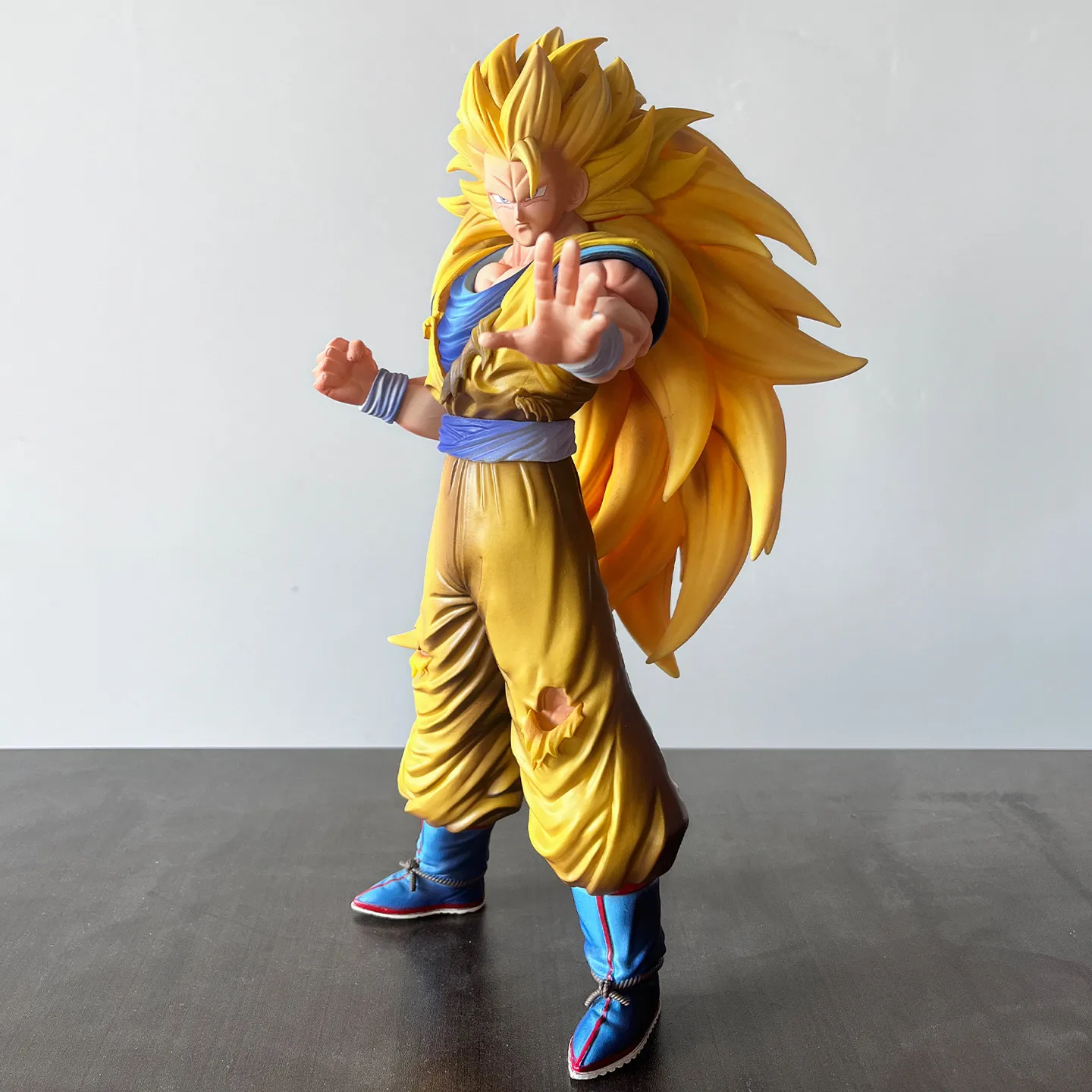 Goku SSJ3 - vista lateral