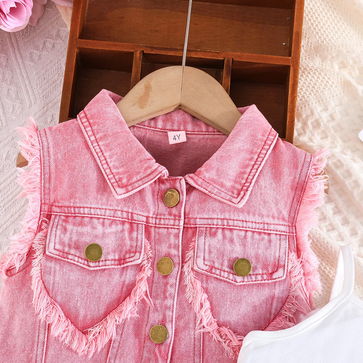 Conjunto verano niña: top tejano rosa sin mangas y falda plisada - imagen 2