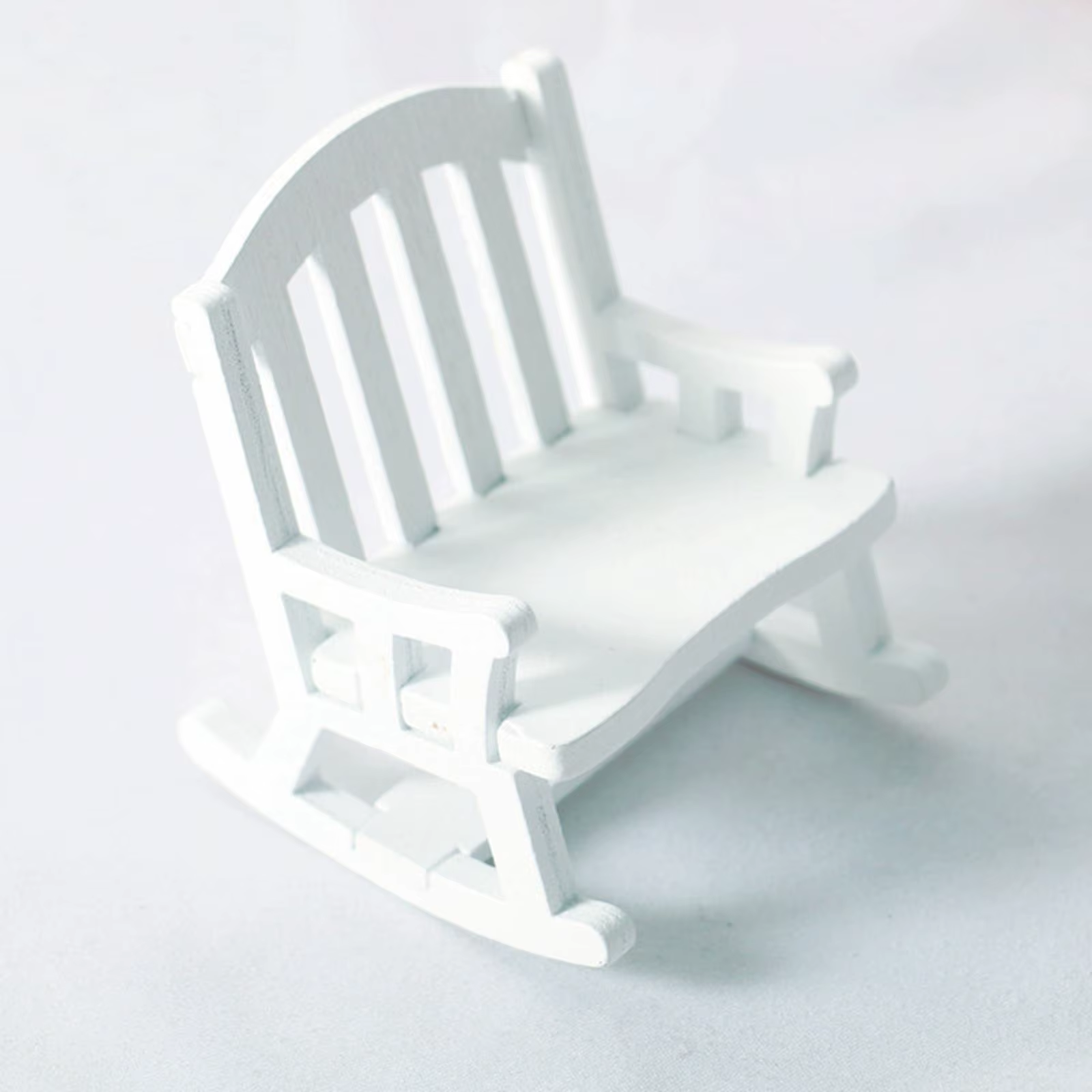 Silla mecedora de madera para muñecas estilo clásico - imagen 2