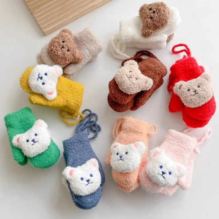 Guantes de oso kawaii en color marrón