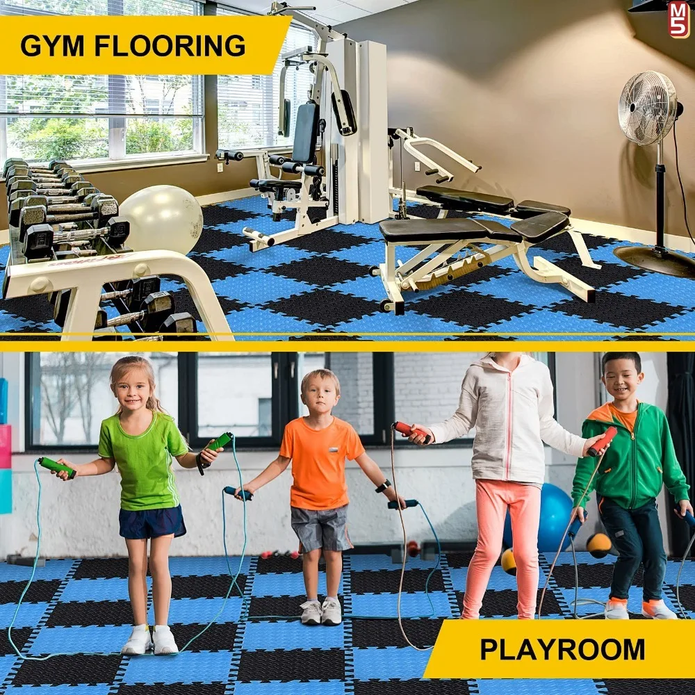 Niños jugando sobre la alfombra rompecabezas en una sala de juegos