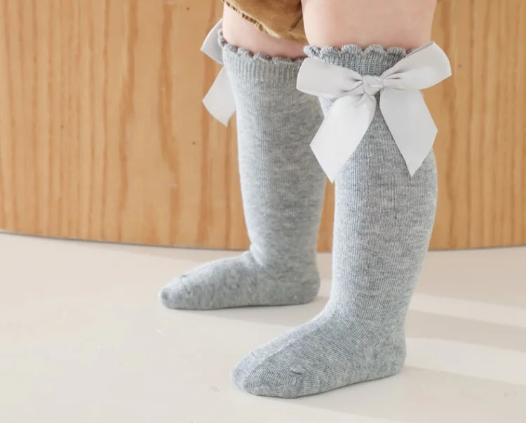 Calcetines infantiles hasta la rodilla con lazo