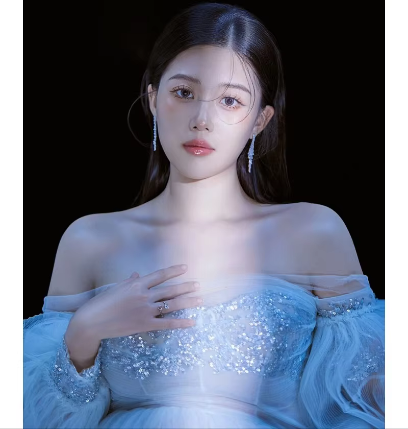 Vestido de premamá con mangas transparentes largas y brillantes - imagen 2