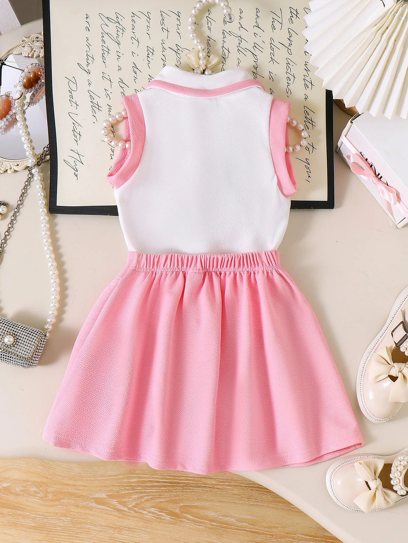 Vista del conjunto en tonos rosados y estilo casual