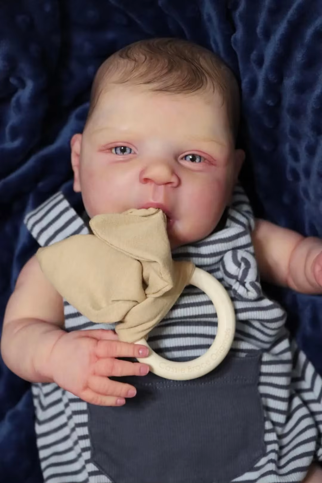 Vista completa de la muñeca NPK Estella Reborn, 19 pulgadas, cuerpo suave